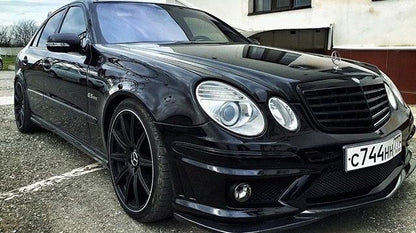 Предна тунинг броня за  Mercedes W211 E-Class (2002-2009) - AMG с черна решетка и халогени - висококачествен продукт за автомобил