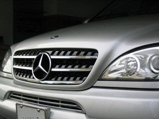 Решетка за Mercedes ML W163 (W164 дизайн) (1998-2005) - черна с хромлайсни - висококачествен продукт за автомобил