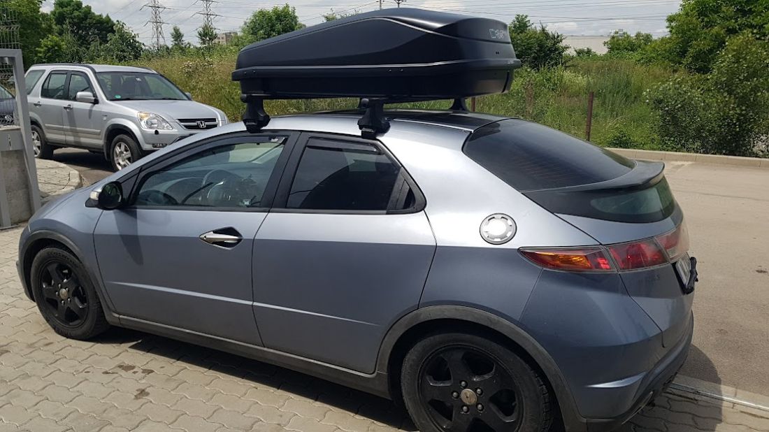 Автобокс Junior Easy 145x94x40cm с 85 mm крепежи, с ключ, 420 литра - черен - висококачествен продукт за автомобил