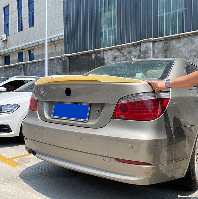 Спойлер за багажник BMW E60 (2004-2010) M4 Style - черен гланц - висококачествен продукт за автомобил