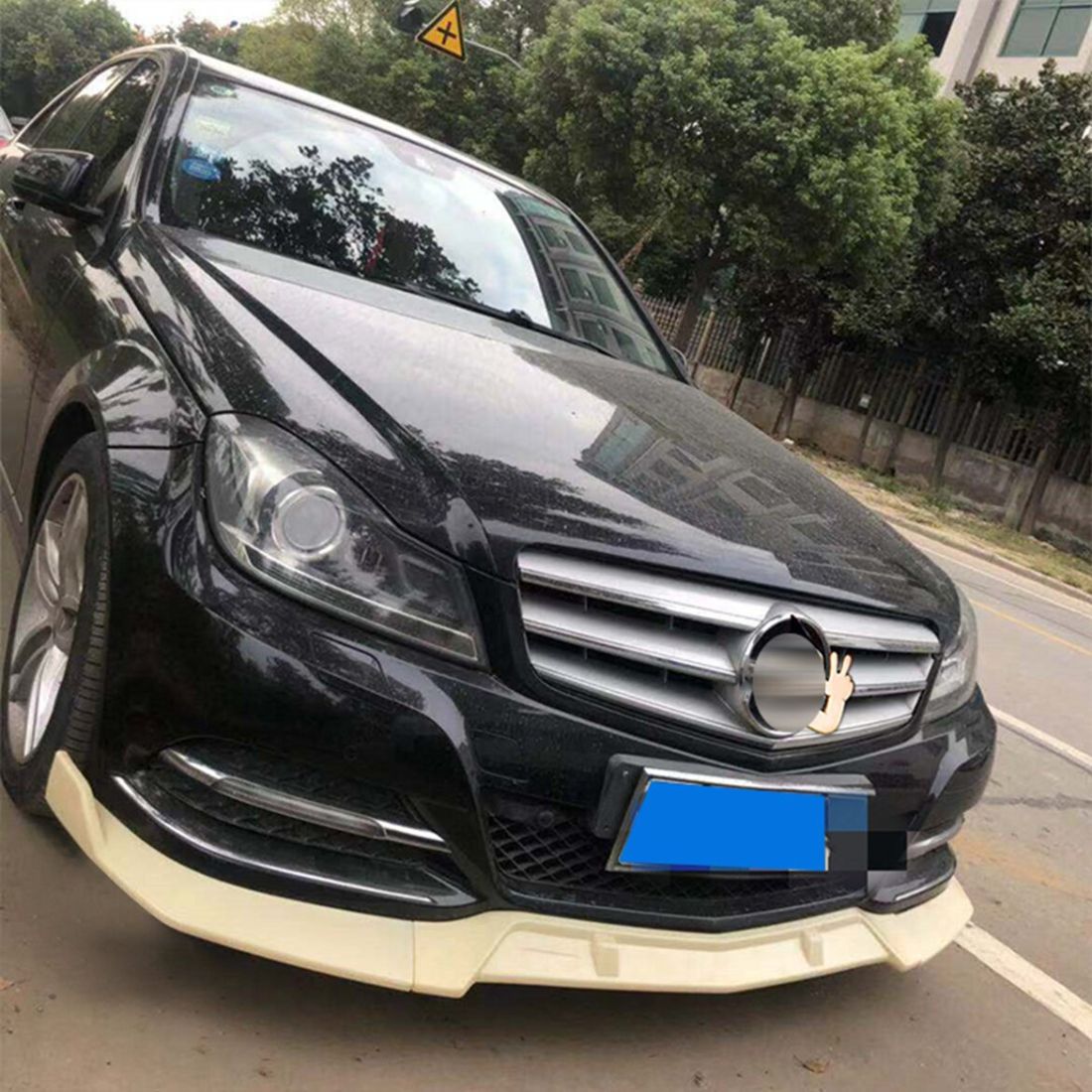 Добавка предна броня за Mercedes W204 C-class (2007-2013) - черен гланц - висококачествен продукт за автомобил
