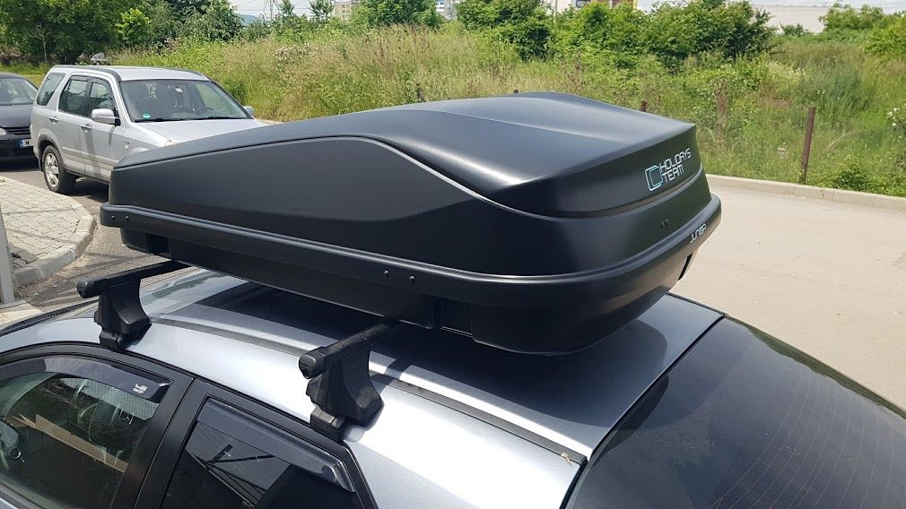Автобокс Junior Easy 145x94x40cm с 85 mm крепежи, с ключ, 420 литра - черен гланц - висококачествен продукт за автомобил