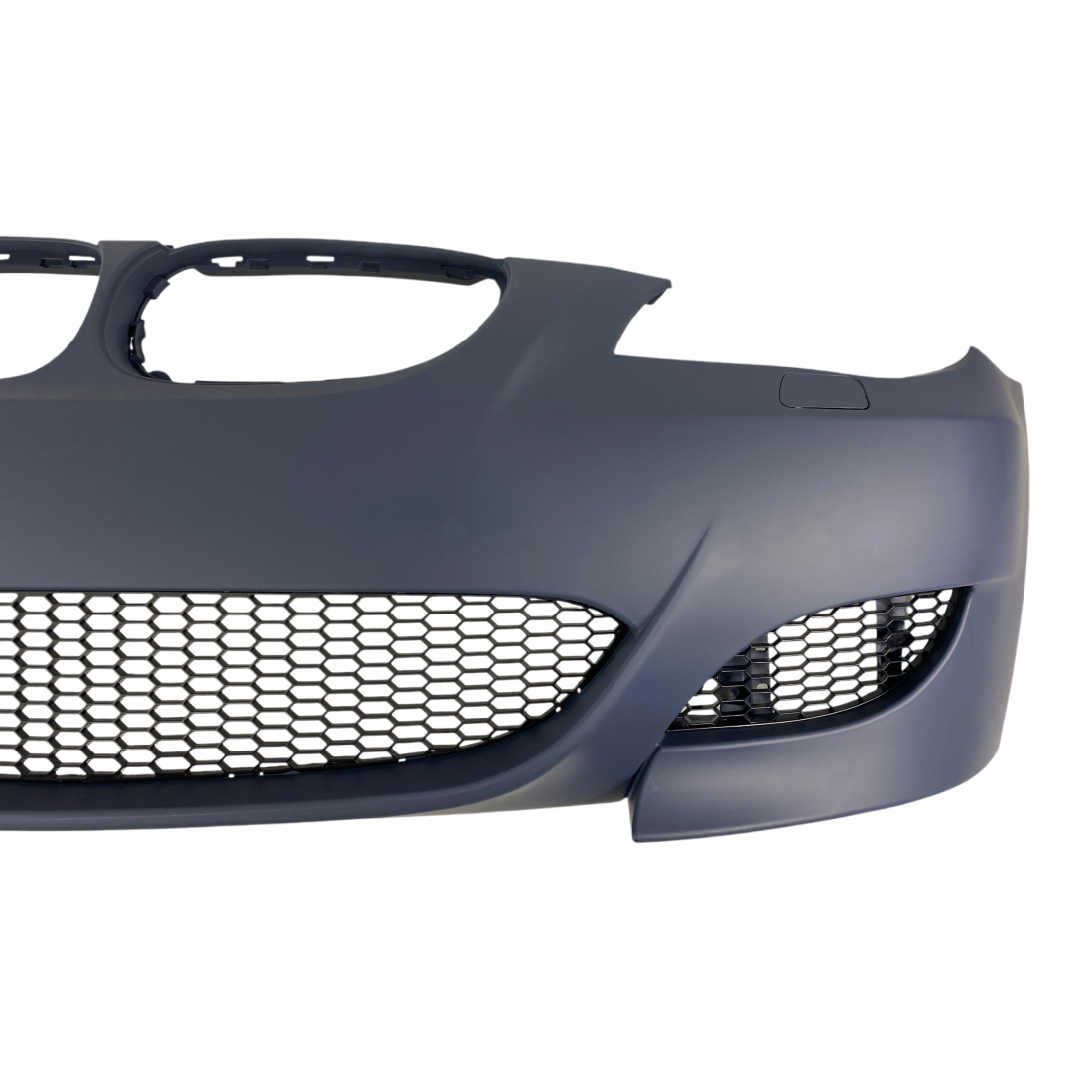 Предна броня за BMW E60 / E61 sedan / combi - M5 дизайн с решетки без отвори за халогени, грундирана - висококачествен продукт за автомобил
