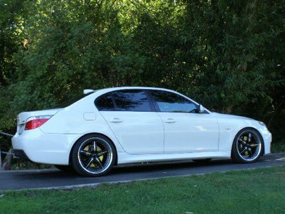 BODY KIT за BMW E60 седан (2003-2007) - M-Tech пакет без халогени с отвори за парктроник 24mm - висококачествен продукт за автомобил