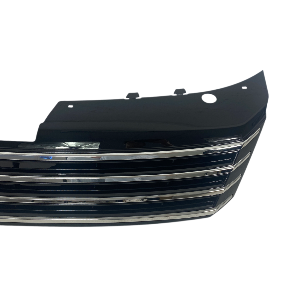 Решетка без емблема VW PASSAT 3C (2010+) - черна с хром лайсни - висококачествен продукт за автомобил