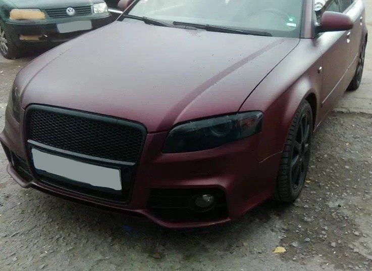 Предна броня за Audi A4 B7 8E (2004-2008) - S-Line Design с черна решетка с отвори за парктроник - висококачествен продукт за автомобил