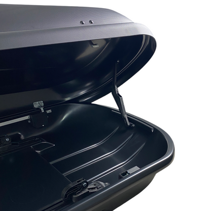 Автобокс Junior Xtreme 2 195x78x39cm с 85 mm крепежи,с двустранно отваряне с ключ, 450 литра - черен - висококачествен продукт за автомобил