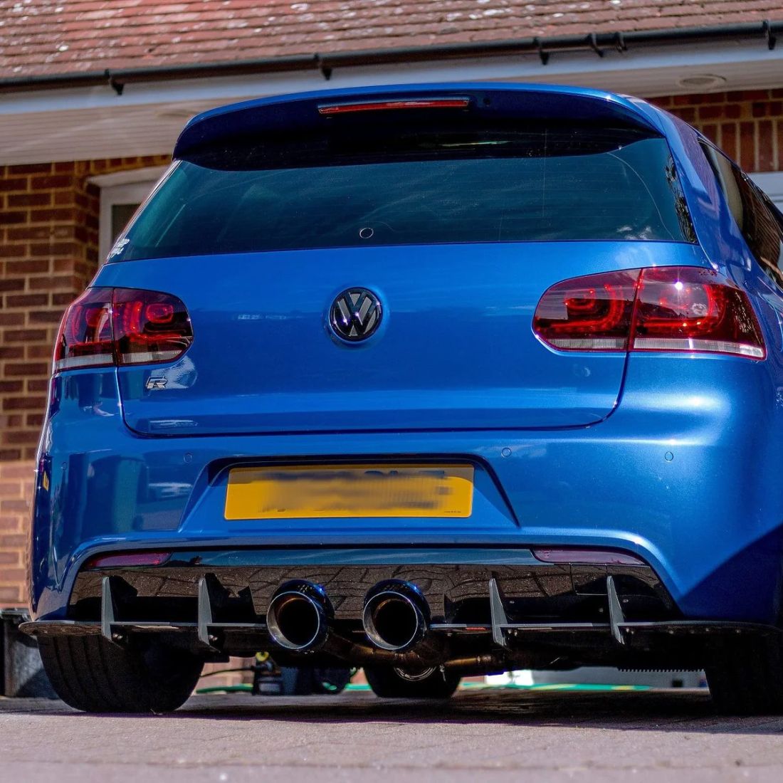 Дифузер за задна броня за Volkswagen Golf 6 R20 - черен гланц - висококачествен продукт за автомобил